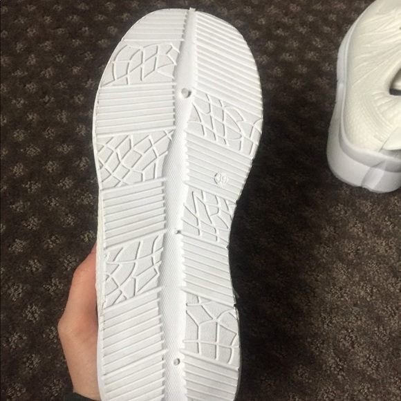 White trainers - Picture 5 of 5